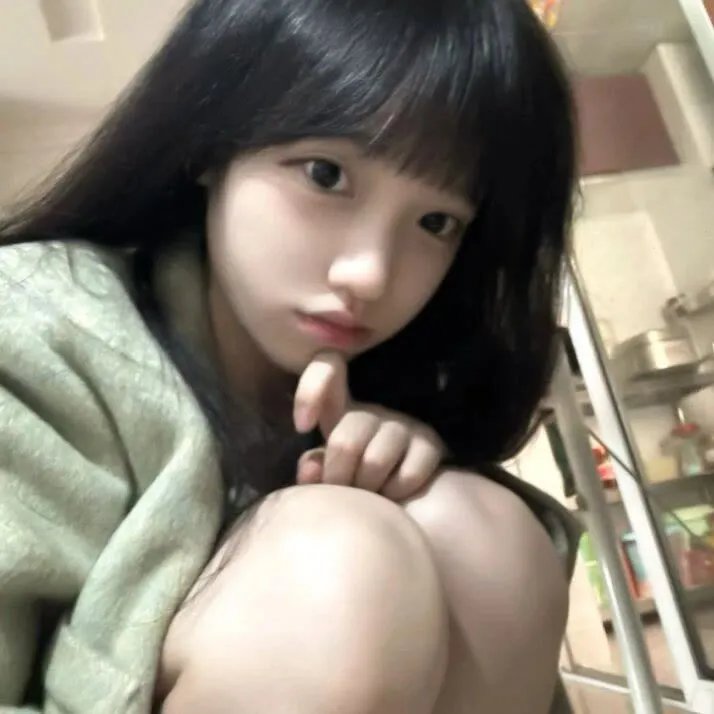 黑衣女孩封面